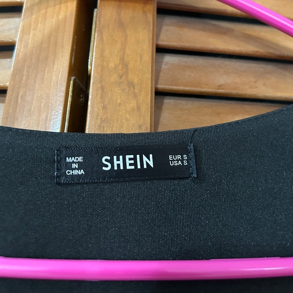 SHEIN black capelet top - Picture 3 of 4